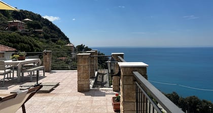 3 Bedrooms Apartment in Moneglia with Sea View (CIN IT010037C2RCDL9567)