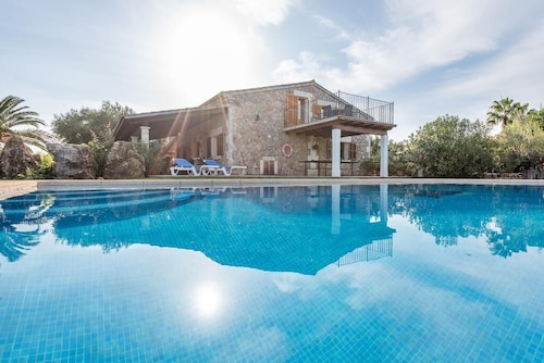Villa with private pool and garden
