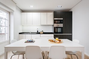 Kühlschrank, Mikrowelle, Ofen, Geschirrspüler