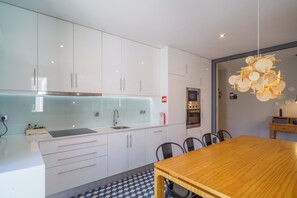Fridge, microwave, oven, dishwasher - Feel Porto Vintage Townhouse (Oporto)