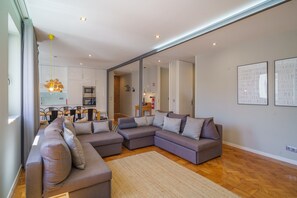 TV - Feel Porto Vintage Townhouse (Oporto)