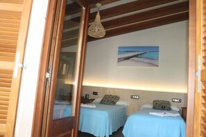 3 bedrooms, in-room safe, desk, iron/ironing board - FINCA RUSTICA SINEU 1 KM FROM SINEU IDEAL FAMILIES PRIVATE POOL JACUZZI (Sineu)