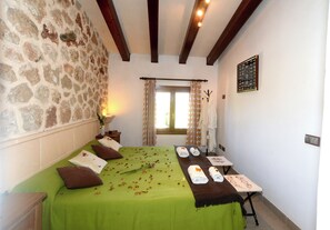 4 habitaciones, caja de seguridad en la habitación y escritorio 