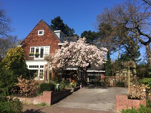 Exterior - Beautiful family villa between Amsterdam and Zandvoort Beach (Santpoort-Zuid)