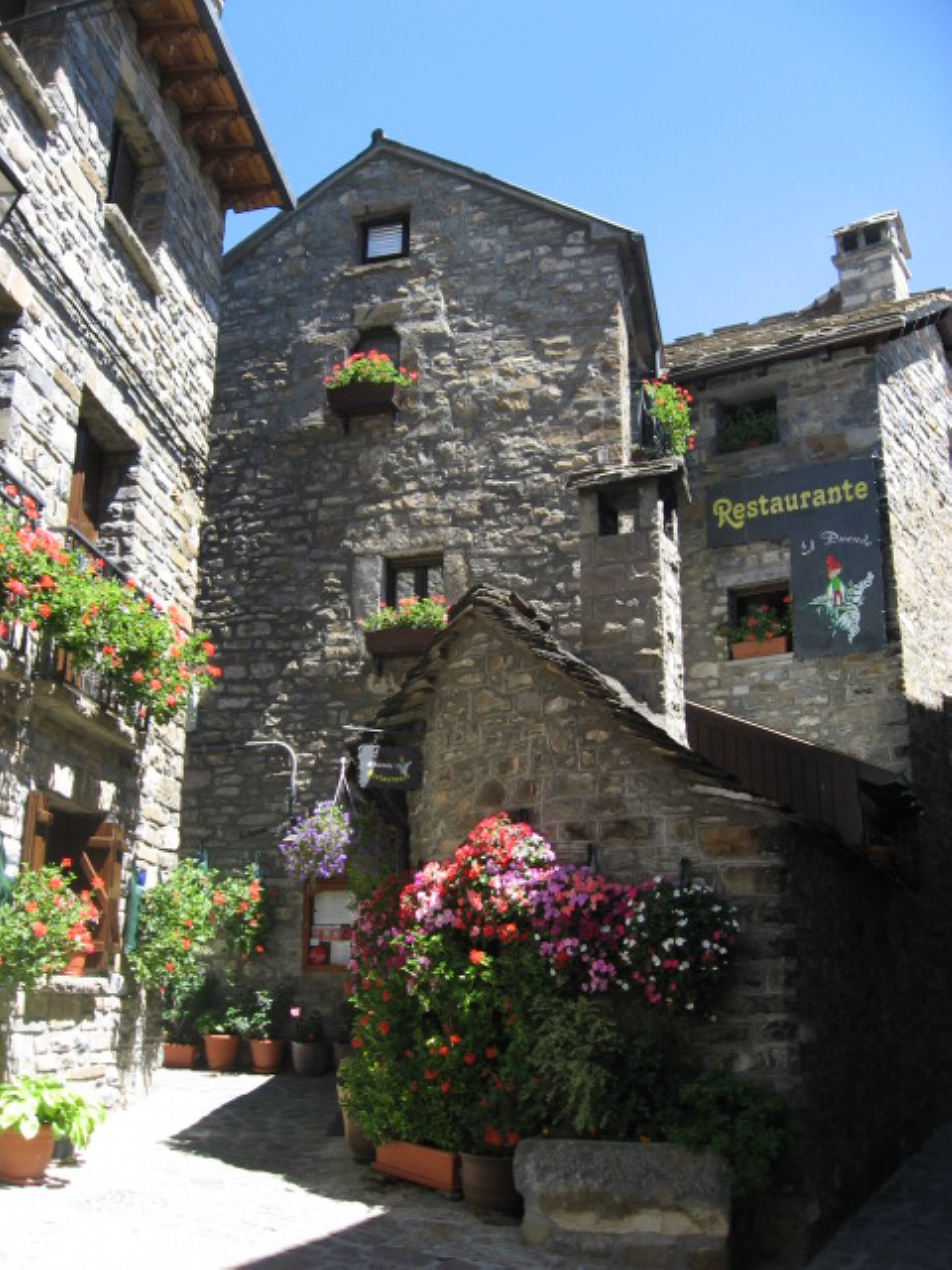 El Duende, excellent restaurant 3 minutes walk from Casa Petirrojo