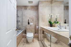 Luxury Apartment, 2 Bedrooms, Non Smoking, 2 Bathrooms | Bathroom