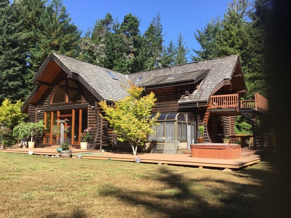 Exterior - Redwood Log Cabin (Crescent City)