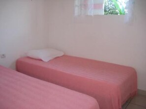 2 habitaciones, tabla de planchar con plancha, wifi y ropa de cama 