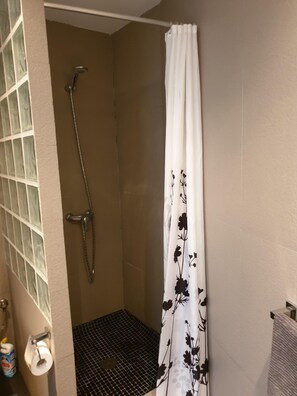 Hair dryer, towels, soap, shampoo - City Center close to Rambla (Alicante)