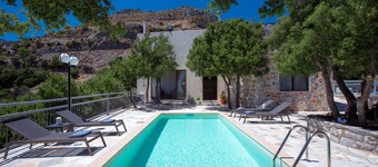 Somnia Villa, With private pool, close to amenities, nature's revitalisation
