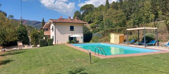 Maison individuelle de 4 chambres, jardin et piscine privée près de Lucques.