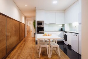 Fridge, microwave, oven, dishwasher