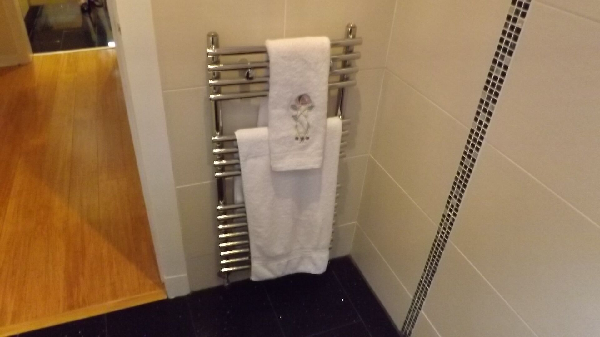 Towels Provided & Heated Towel Rail