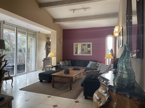 TV, DVD player, table tennis, books