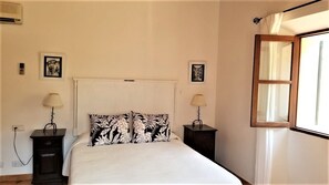 2 bedrooms, iron/ironing board, travel cot, free WiFi