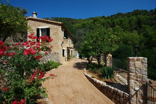 Beatiful and peaceful villa with amazing views into the mountains 