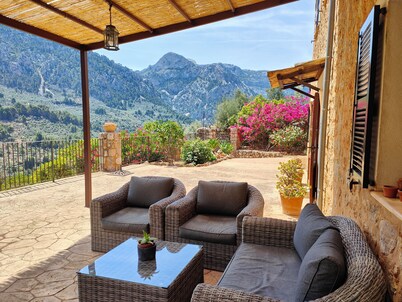 Beatiful and peaceful villa with amazing views into the mountains 