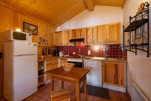 雪櫃、微波爐、焗爐、爐具