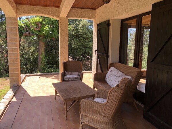 Terrace/patio - Spacious Villa with large private Pool and Air-conditioning in all 5 bedrooms (Les Aires)