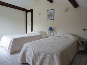 5 bedrooms, iron/ironing board, free WiFi, bed sheets