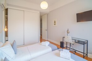 3 bedrooms, iron/ironing board, free WiFi, bed sheets