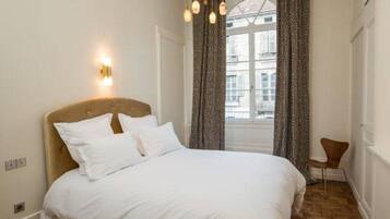 10 slaapkamers, een strijkplank/strijkijzer, gratis wifi, beddengoed