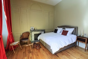 10 bedrooms, iron/ironing board, free WiFi, bed sheets