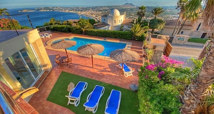 villa lujosa con vistas al mar espectaculares para maximo 8 a 10 persones