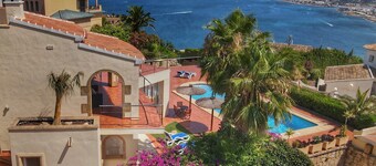 Large luxury villa with spectacular seeview, for 8 persons.