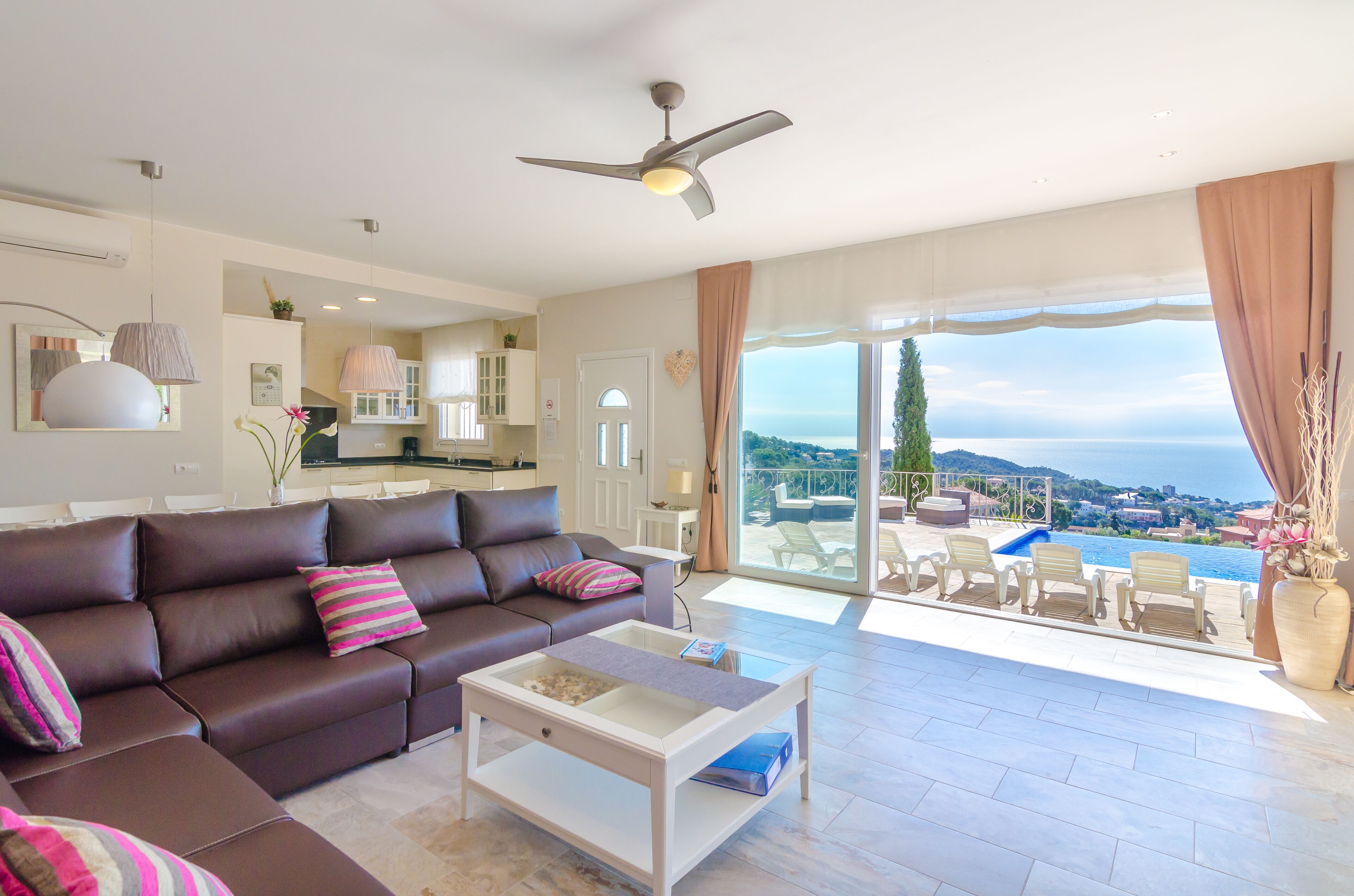 Villa Florada16p, magn. seaview,WIFI, airco, centr. heat., luxury, infinity pool