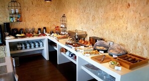 Dining - Natura Glamping (Fundao)