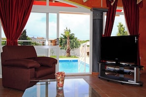 TV, fireplace, foosball, table tennis