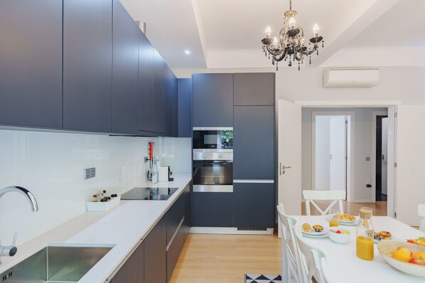 Fridge, microwave, oven, dishwasher - Feel Porto Downtown Essence (Oporto)