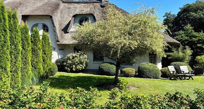 Wohnung im Reethaus Nordlicht Bude Anker Butze, ruhig gelegen mit eigenem Garten