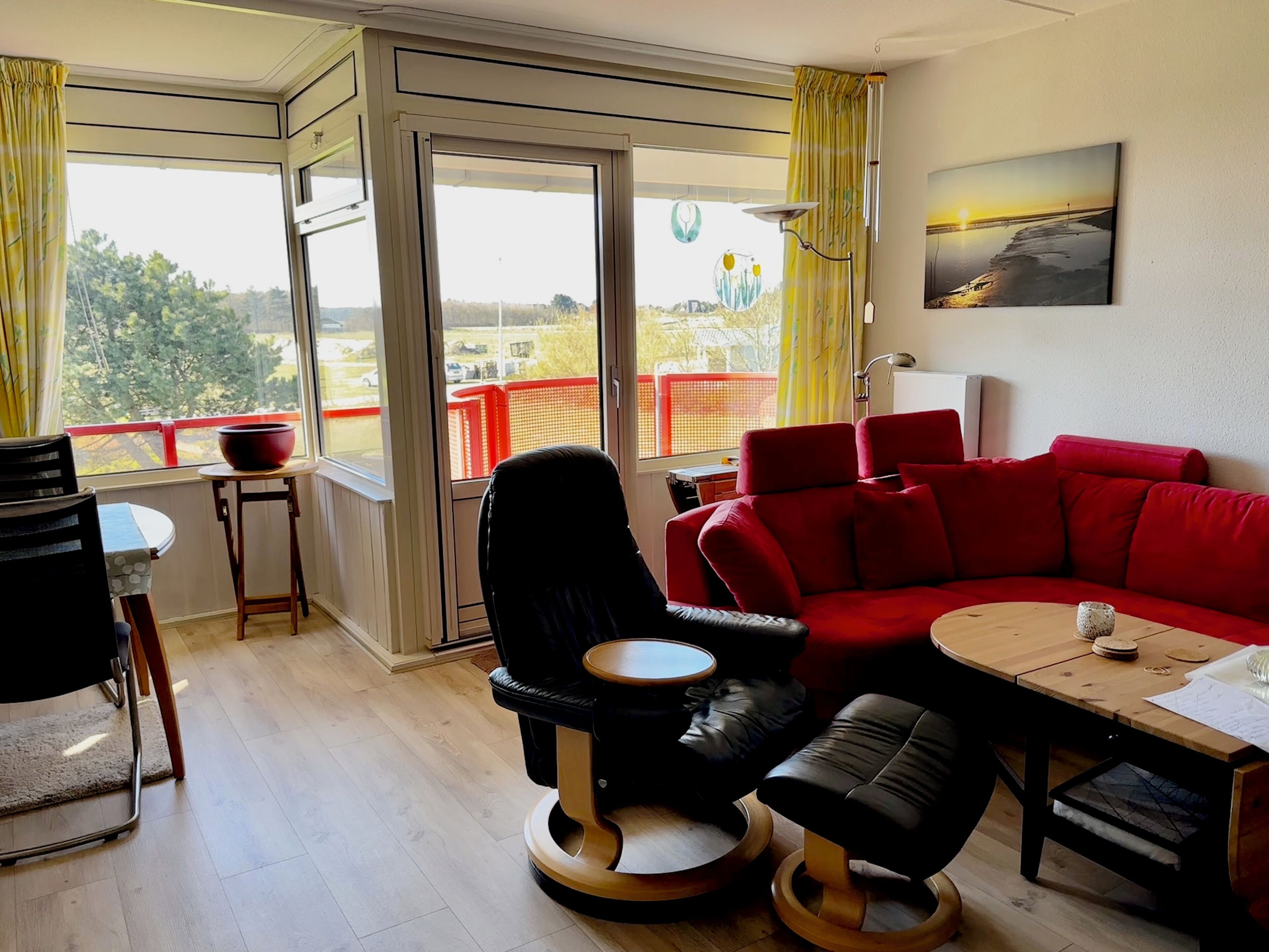 Een smart-tv, een dvd-speler, boeken en een muziekbibliotheek