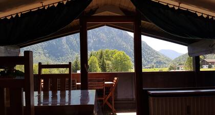 Cozy attic apartment in Inzell, great location, super mountain view, 75 sqm