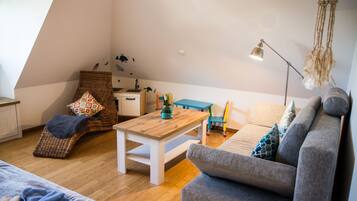 Smart-TV, Kamin, DVD-Player, Bücher