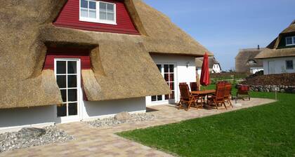 Enchanting thatched house idyllically situated on the Achterwasser, child-friendly