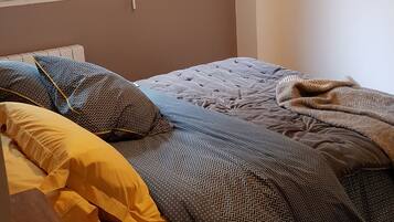 2 bedrooms, iron/ironing board, WiFi, bed sheets