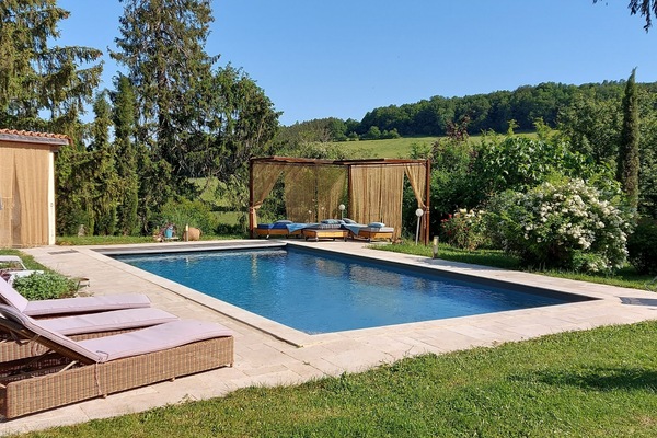 Een verwarmd zwembad