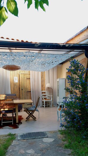 Outdoor dining - Apartment Le Solutré (Chardonnay)