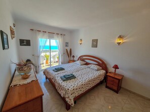 2 bedrooms, iron/ironing board, free WiFi, bed sheets - Apartment with Stunning Sea View & Private Rooftop, 300m to Beach (Lagos)