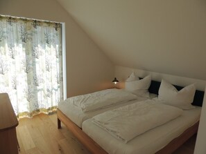 2 Schlafzimmer, Reisekinderbett, kostenloses WLAN, Bettwäsche