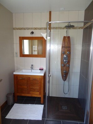 Bruser, hårtørrer, Toiletpapir