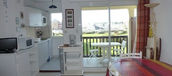 Appart T2 clear, beautiful view port and sea, near beach and Thalasso