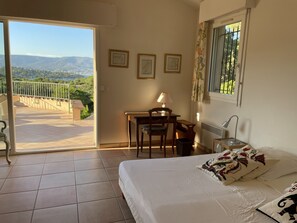 8 bedrooms, iron/ironing board, travel cot, free WiFi