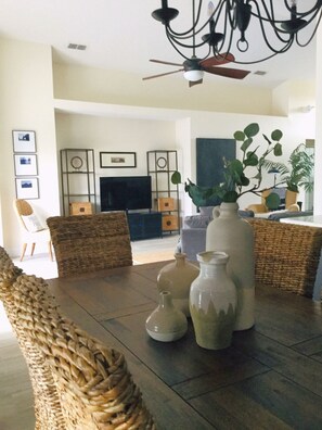 Smart-TV, Videospiele, DVD-Player, Bücher