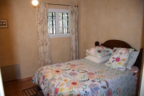 1 Schlafzimmer, Bügeleisen/Bügelbrett, Reisekinderbett, kostenloses WLAN