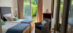 4 habitaciones, tabla de planchar con plancha, wifi y ropa de cama