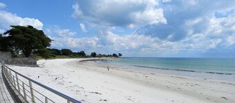 In Loctudy, splendid villa 300 meters from the beach, 4 spacious bedrooms.